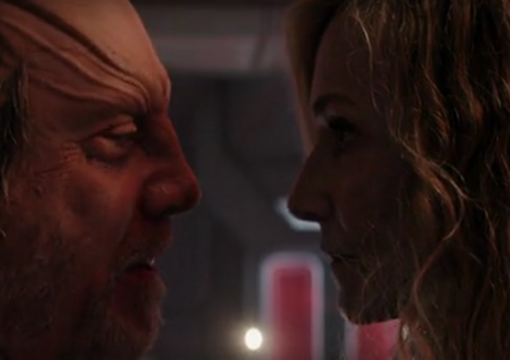 Holly Hunter  and  Paul Giamatti's faces are so close!